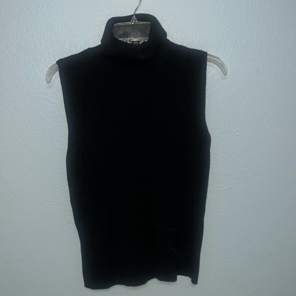 Black sleeveless turtleneck